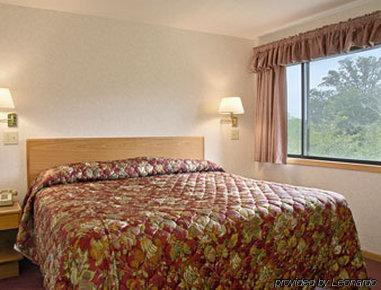 Travelodge Indianapolis Castleton Room photo