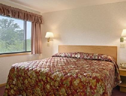 Travelodge Indianapolis Castleton Room photo