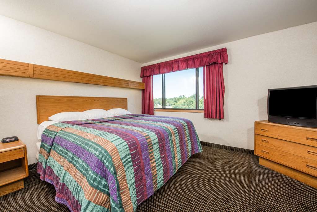 Travelodge Indianapolis Castleton Room photo